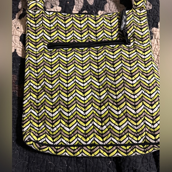 Vera Bradley Ziggy Stripe Hipster Crossbody. - Picture 4 of 11